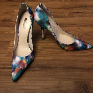 Unique Guess Pointed toe pumps